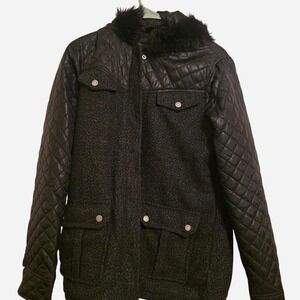 size m Volcom black quilted jacket with faux fur collar